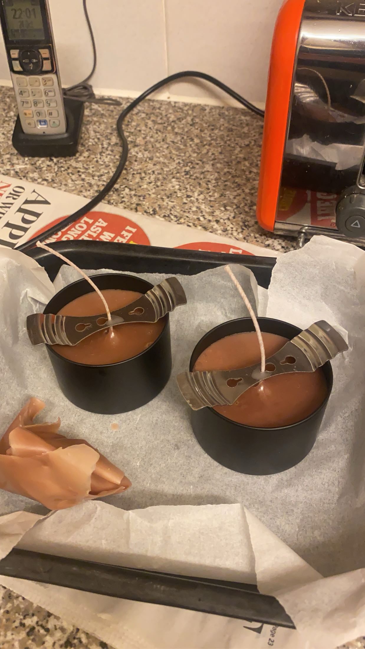 Simpl candle coffee candle testing with candle dye